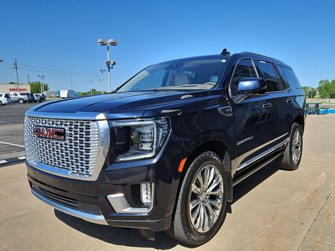 Used 2023 GMC Yukon Denali w/ Advanced Technology Package image 2