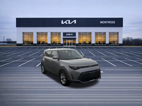 Used 2024 Kia Soul LX w/ Option Group 015 FWD image 3