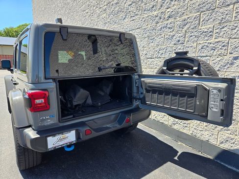 Used 2023 Jeep Wrangler Unlimited Sahara w/ Cold Weather Group AWD/4WD image 39