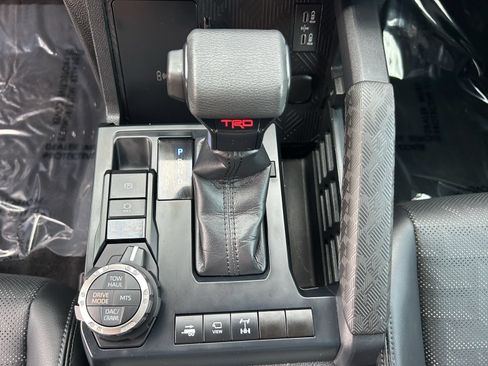 Used 2024 Toyota Tacoma TRD Off-Road w/ TRD Off Road Premium Package AWD/4WD image 28
