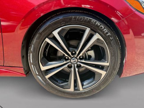 Used 2020 Nissan Sentra SR w/ Premium Package FWD image 36