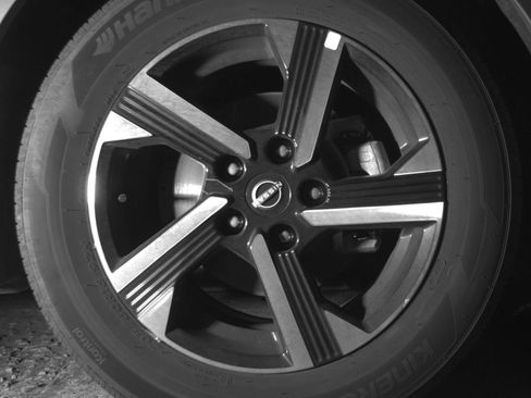 Used 2025 Nissan Sentra SV FWD image 16