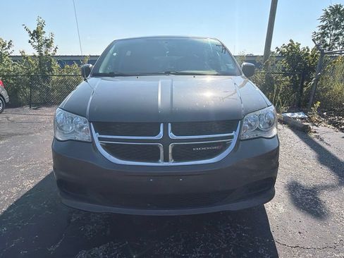 Used 2018 Dodge Grand Caravan SE w/ UConnect Hands-Free Group FWD image 8