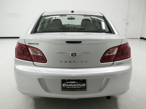 Used 2010 Chrysler Sebring Touring image 5