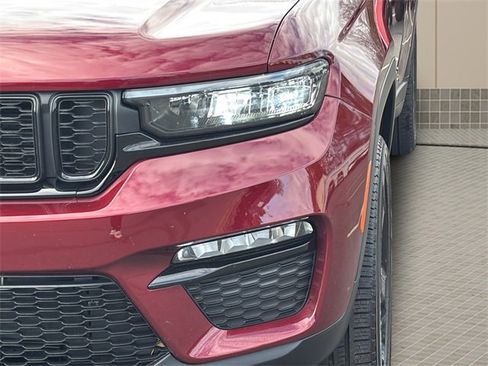 Certified 2024 Jeep Grand Cherokee Limited w/ Black Appearance Package image 10