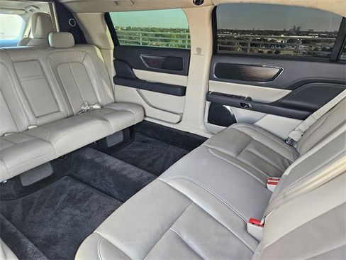 Used 2019 Lincoln Continental Select image 29