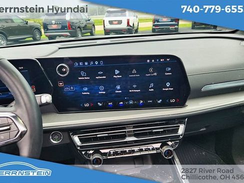 Used 2026 Chevrolet Traverse LT w/ Sun and Wheel Package AWD/4WD image 8