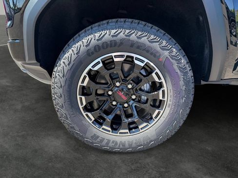 New 2026 GMC Canyon AT4 AWD/4WD image 4