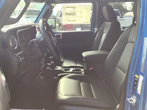 Used 2024 Jeep Wrangler Sahara w/ Technology Group image 9