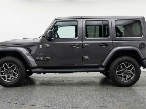 Used 2025 Jeep Wrangler Sahara image 5