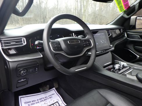 Used 2022 Jeep Wagoneer Series III w/ Premium Group I image 23