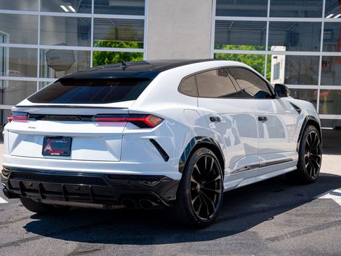Used 2022 Lamborghini Urus AWD/4WD image 11