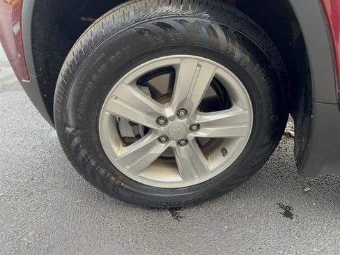 Used 2022 Chevrolet Trax LT w/ LT Convenience Package image 11