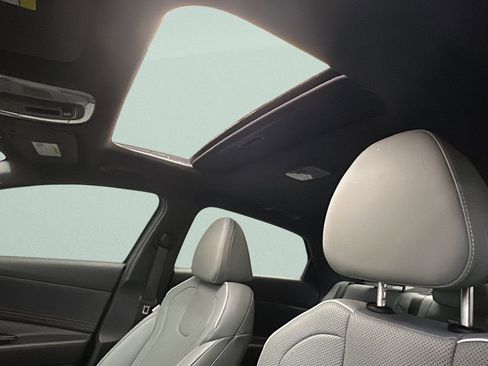 Certified 2024 Hyundai Elantra Limited image 12