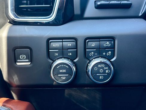 Certified 2024 GMC Sierra 2500 Denali Ultimate image 37