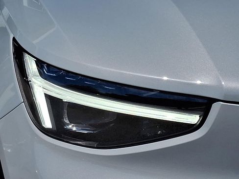 Certified 2026 Volvo XC40 B5 Plus AWD/4WD image 9