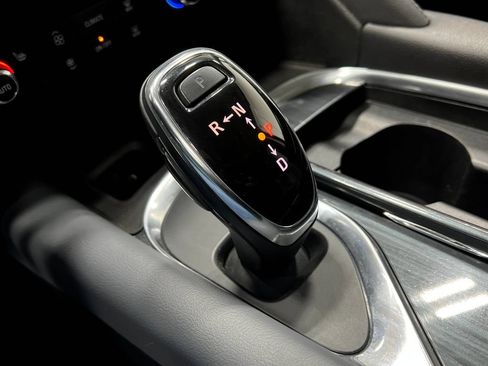 Used 2018 Buick Enclave Essence AWD/4WD image 32