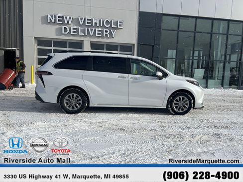 Used 2024 Toyota Sienna XLE image 10