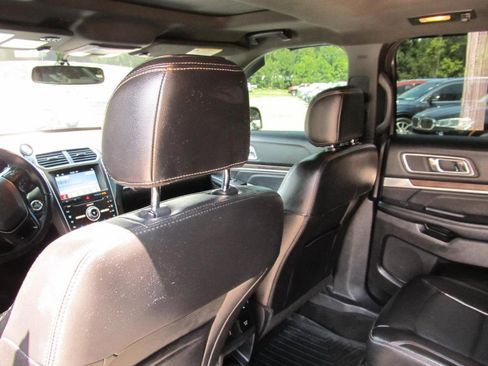 Used 2017 Ford Explorer Limited image 26