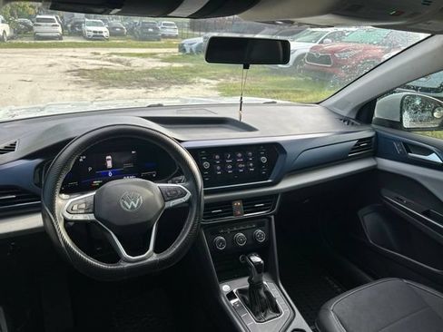 Used 2022 Volkswagen Taos SE FWD image 14