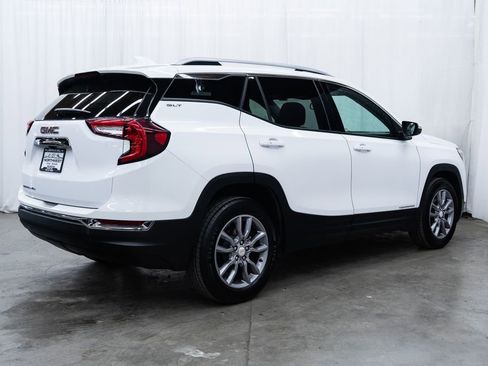 Used 2024 GMC Terrain SLT image 6