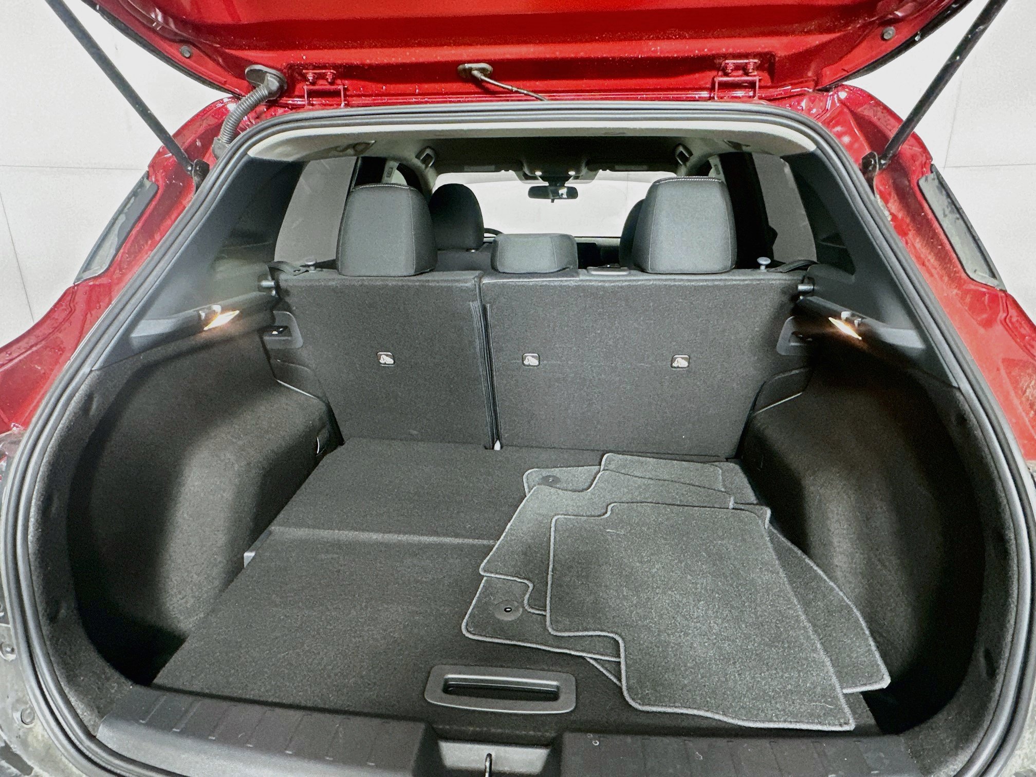 Used 2025 Nissan Kicks SV FWD image 27