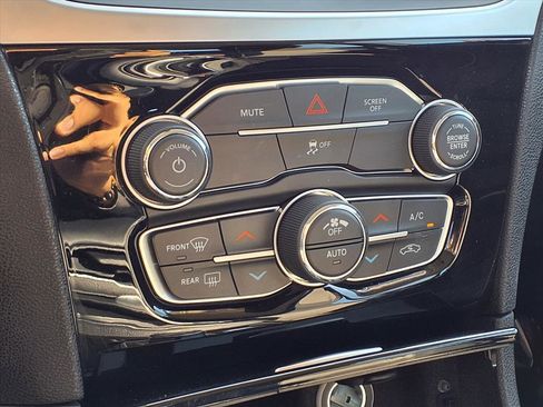 Used 2023 Chrysler 300 Touring w/ Sport Appearance Package image 19