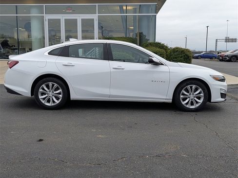 Used 2021 Chevrolet Malibu LT image 3