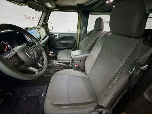 Used 2025 Jeep Wrangler Willys image 19