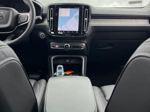 Used 2025 Volvo XC40 B5 Ultra AWD/4WD image 5
