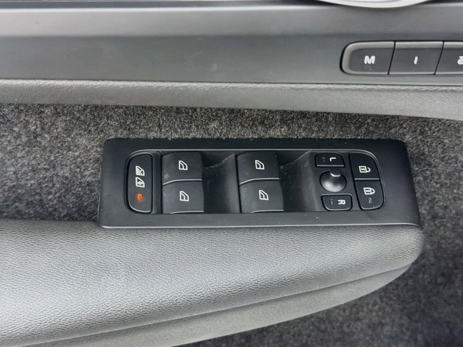 Certified 2023 Volvo C40 P8 Recharge Plus w/ Climate Package AWD/4WD image 18