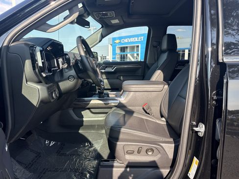 Used 2025 Chevrolet Silverado 1500 LTZ w/ LTZ Premium Package AWD/4WD image 17