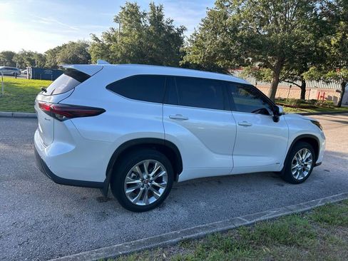 Used 2025 Toyota Highlander Limited AWD/4WD image 6