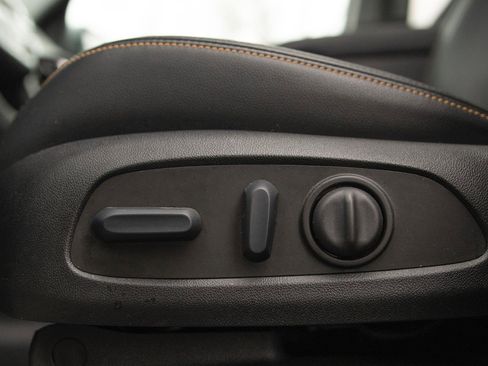 Used 2023 Chevrolet Equinox Premier image 12