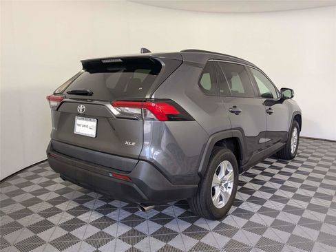 Used 2021 Toyota RAV4 XLE w/ Convenience Package FWD image 5