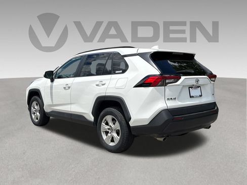 Used 2021 Toyota RAV4 XLE w/ Convenience Package FWD image 22