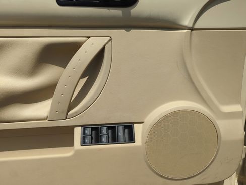 Used 2008 Volkswagen Beetle SE FWD image 20