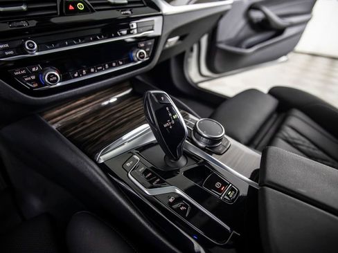 Used 2021 BMW 530e w/ Convenience Package RWD image 30