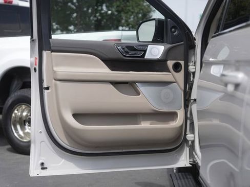 Used 2023 Lincoln Navigator L Reserve AWD/4WD image 32