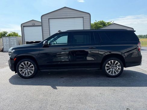 Used 2023 Chevrolet Suburban RST w/ Sport Performance Package AWD/4WD image 7