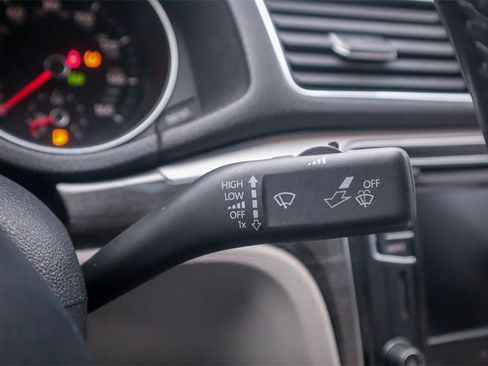 Used 2018 Volkswagen Passat 2.0T SE image 16