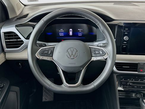 Used 2025 Volkswagen Taos SE image 18