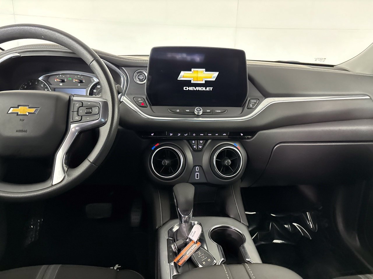 Used 2025 Chevrolet Blazer LT FWD image 23