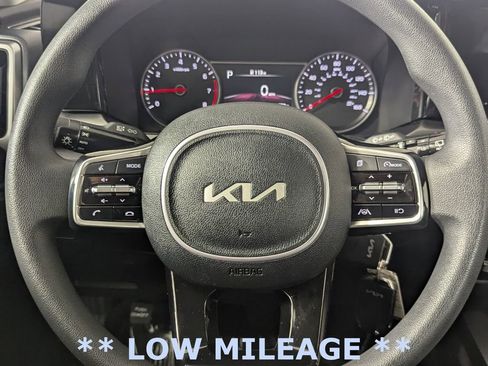 Used 2023 Kia Sorento LX FWD image 16