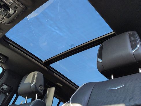 Certified 2025 Cadillac Escalade Premium Luxury image 7