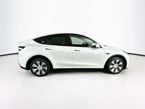 Used 2022 Tesla Model Y Long Range AWD/4WD image 10
