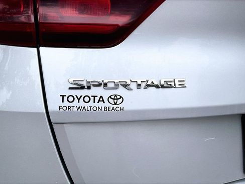 Used 2020 Kia Sportage LX image 21