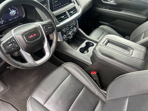 Used 2023 GMC Yukon XL SLT w/ SLT Premium Package image 9