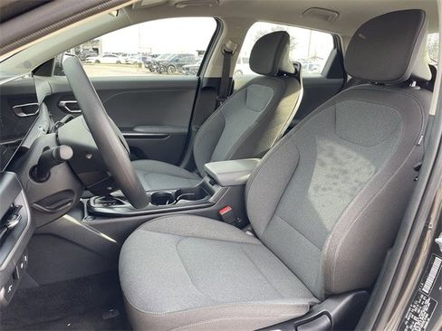 Used 2025 Kia K4 LXS image 23