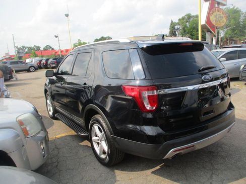 Used 2017 Ford Explorer XLT w/ Equipment Group 202A AWD/4WD image 4